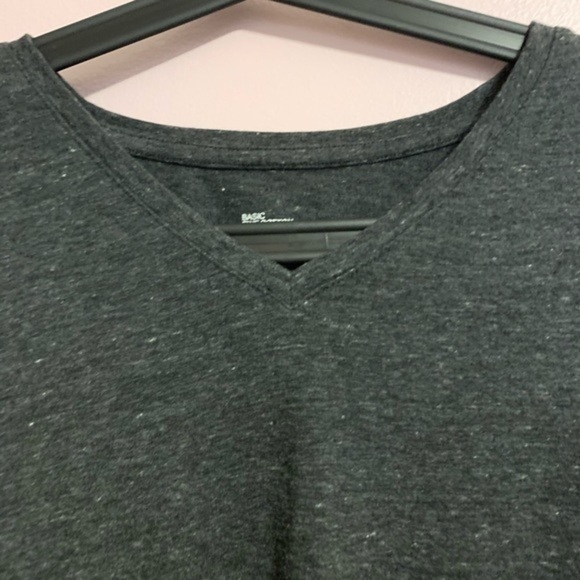 H&M | v-neck - Picture 2 of 3